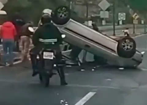 Accidente de tr�nsito en el puente de Guayllabamba, este lunes 27 de abril de 2026.