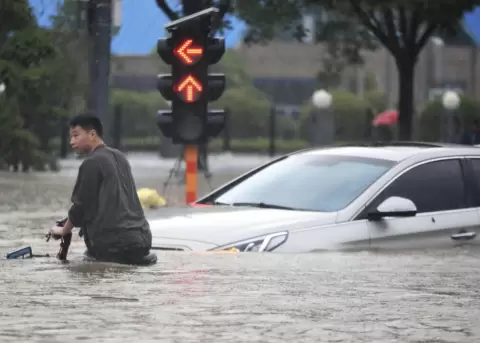 Fuertes lluvias generan inundaciones en Qinzhou
