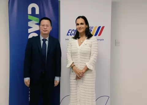 La ministra de Energ�a, In�s Manzano, firm� el contrato el 27 de abril de 2026