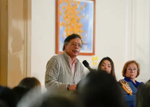 Petro difunde informe de seguridad para aclarar su estad�a en Manta