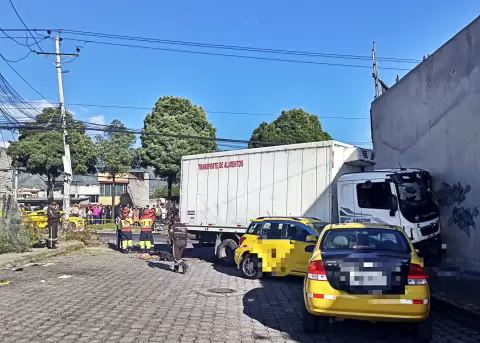 Siniestro de tr�nsito en el sur de Quito deja una persona fallecida y otra herida, este 29 de abril de 2026.