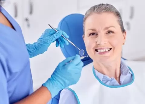 El cuidado bucal es primordial para un buen estilo de vida en adultos mayores.