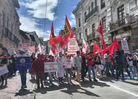 Marcha por el D�a del Trabajador recorre las calles del Centro Hist�rico de Quito este 1 de mayo del 2026.