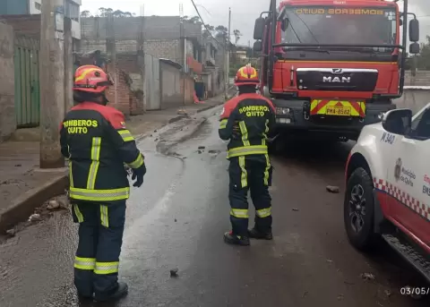 Despliegue municipal ante un aluvi�n registrado en Nueva Aurora, Quito.