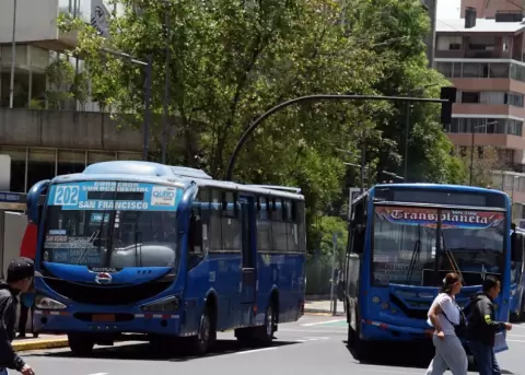 Buses en Quito.