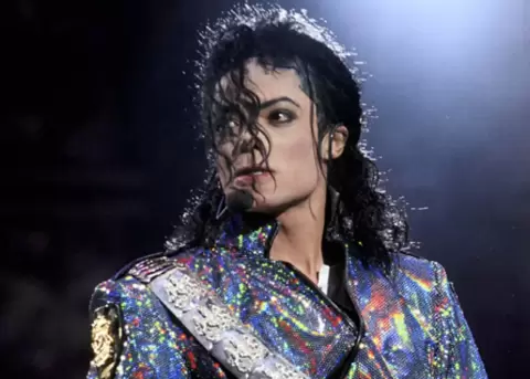 Regreso musical, biopic exitoso impulsa streaming global de Michael Jackson.