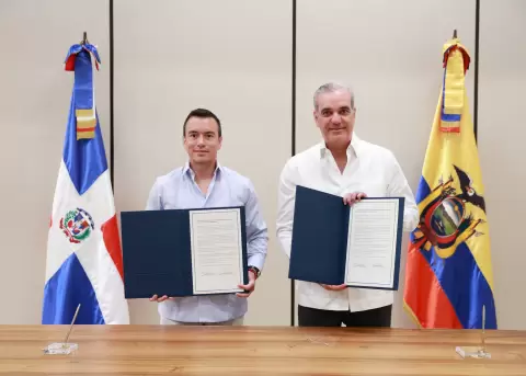 El presidente de la Rep�blica, Daniel Noboa, mantuvo una reuni�n bilateral con su hom�logo de Rep�blica Dominicana, Luis Abinader, en Punta Cana.