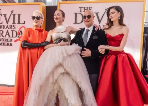 Estrellas en el Paseo de la Fama para dos actores de El Diablo Viste a la Moda.