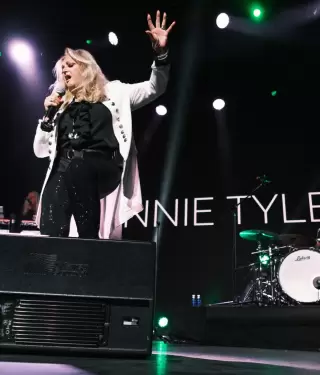 Bonnie Tyler falleci� tras una operaci�n y haber estado en un coma artificial.