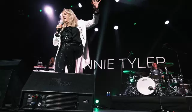 Bonnie Tyler sigue "muy mal" y cancela eventos.