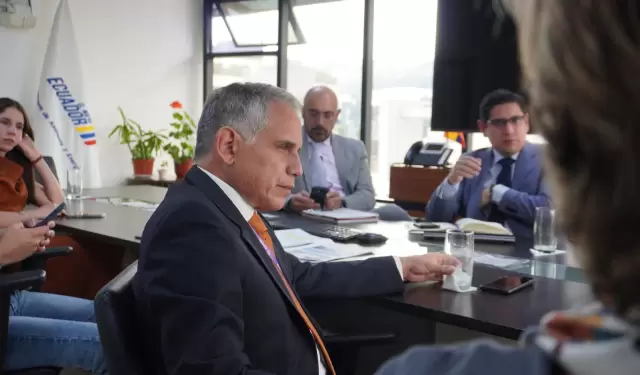 Juan Carlos Blum, nuevo ministro de Ambiente y Energ�a en reuni�n con sus Viceministerios.