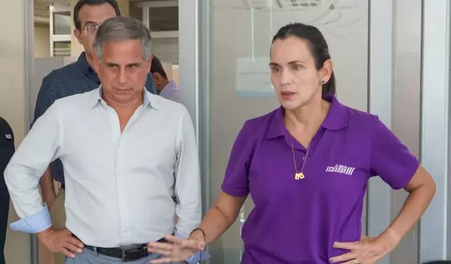 Juan Carlos Blum e In�s Manzano durante el allanamiento a CNEL.