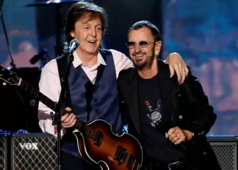 Paul McCartney y Ringo Starr reviven Liverpool en emotivo reencuentro musical.