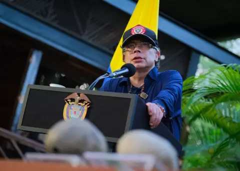 Gustavo Petro plantea retirar aranceles a productos ecuatorianos
