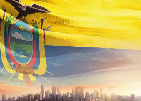 Bandera nacional de Ecuador extendi�ndose por todo el cielo con un moderno horizonte.