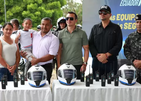 Polic�a reactiva escuadrones de carretera para control en v�as del pa�s
