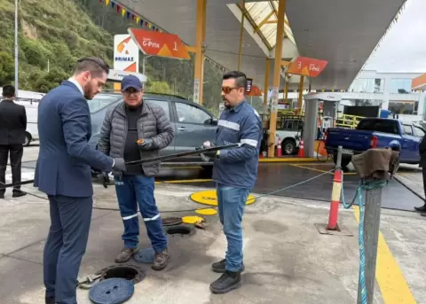 Personal de la ARCH verifica el stock en tanques y el despacho normal de combustibles.