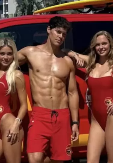Baywatch regresa con nueva imagen, nostalgia noventera y renovada producci�n televisiva.