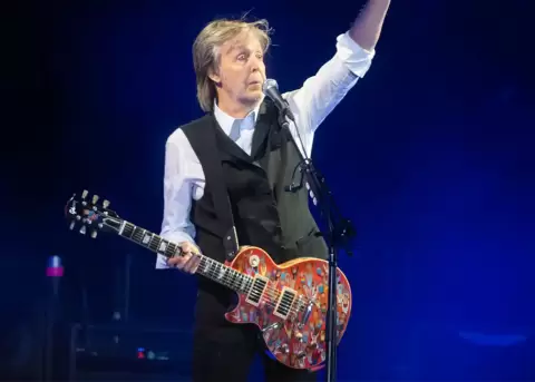 Guitarras hist�ricas de Paul McCartney quedan detenidas antes de importante exhibici�n.