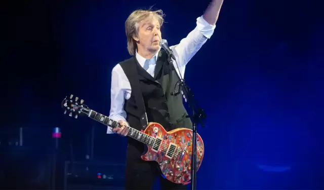 Guitarras hist�ricas de Paul McCartney quedan detenidas antes de importante exhibici�n.