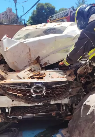 Un veh�culo se impact� contra una cl�nica dental en El Bat�n, en el norte de Quito.