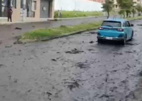 Aluvi�n causa graves da�os en la parroquia de Aloas�, en el cant�n Mej�a