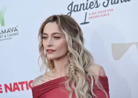 Paris Jackson gana disputa millonaria por patrimonio de Michael Jackson familiar.