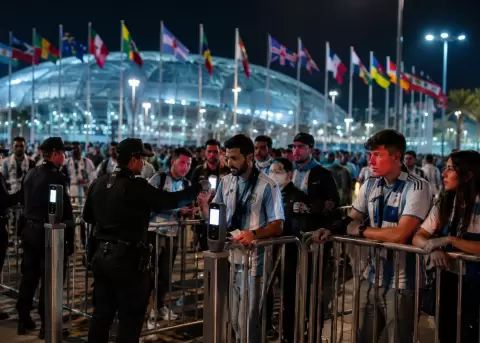 Argentina comparte lista mundialista para frenar violencia y restricciones en estadios.