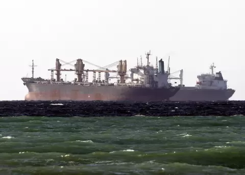 Imagen de archivo de un petrolero cruzando el Estrecho de Ormuz, en Om�n.