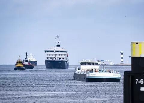 El crucero MV Hondius, afectado por hantavirus, llega al puerto de R�terdam, Pa�ses Bajos, este lunes 18 de mayo de 2026.