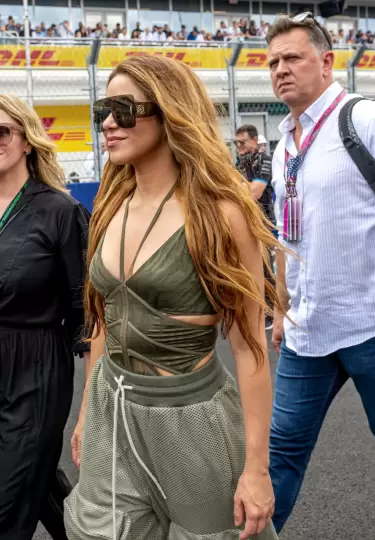 Shakira reacciona al video de Rihanna bailando Dai Dai.