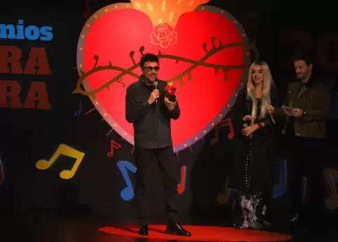 Andr�s Cepeda celebra nuevo triunfo internacional durante exitosa gira musical estadounidense.