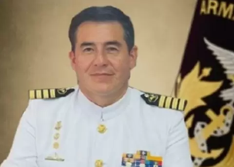 Noboa designa a Pablo Iv�n Pazmi�o como nuevo comandante general de la Fuerza Naval18 19-10-39