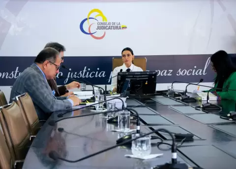 Pleno del Consejo de la Judicatura, presidido por Mercedes Caicedo.