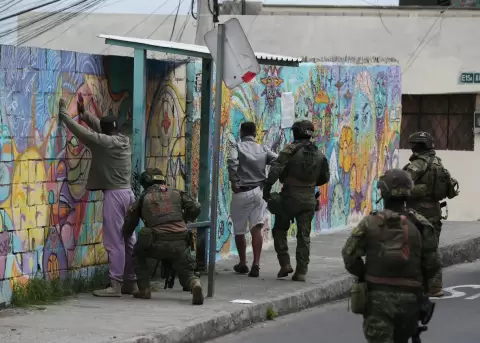 Militares en las calles de Ecuador.