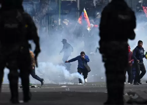 Protestas contra Gobierno derivan en vandalismo y saqueos en entidades de La Paz