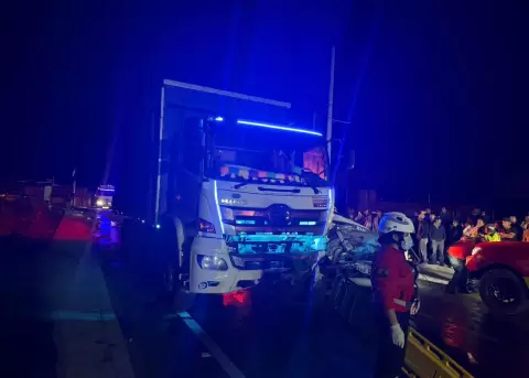 El choque entre un cami�n y una camioneta en Guano, Chimborazo, dej� un fallecido y dos heridos. Ocurri� el 20 de mayo de 2026.