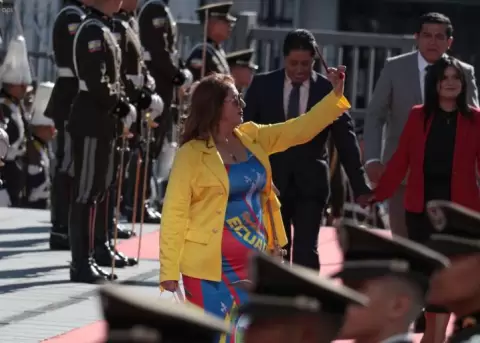 Moda, elegancia y un vestido tricolor destacaron en el Informe a la Naci�n