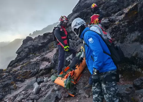 Exitoso operativo de rescate en el volc�n Cotacachi en Imbabura