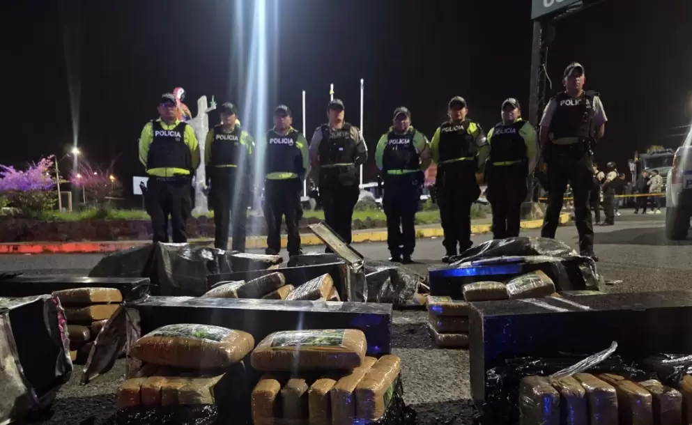 Operativo Cortina Verde en Tungurahua: hallan 140 paquetes de marihuana en bus interprovincial