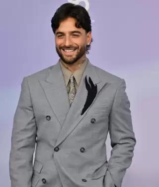 Elegancia, moda masculina y lujo dominaron la alfombra de los AMAs.