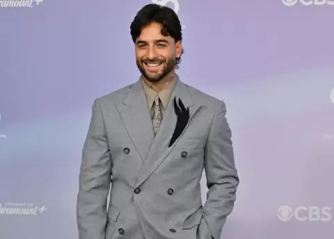 Elegancia, moda masculina y lujo dominaron la alfombra de los AMAs.