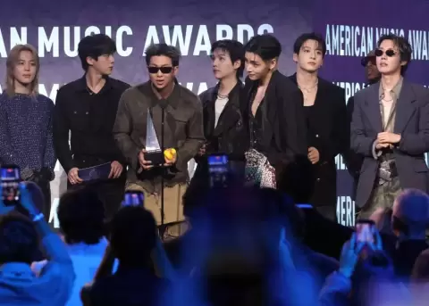 Premios, sorpresas y artistas marcaron la noche musical m�s esperada.
