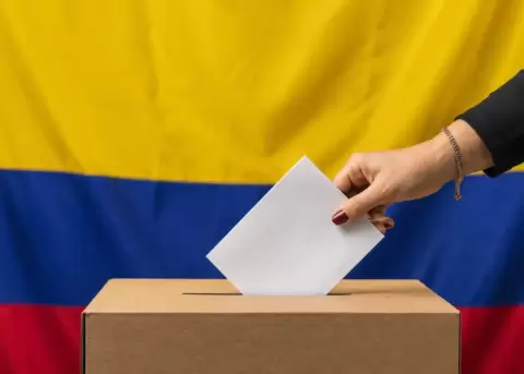 Elecciones Colombia: "La polarizaci�n entre izquierda y derecha domina la campa�a presidencial", dice analista