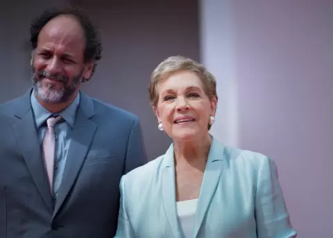 Julie Andrews da un mensaje en el s�ptimo Congreso Mundial de Parkinson.