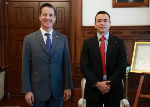 Reuni�n entre el presidente Daniel Noboa (derecha) y Bernie Moreno, senador estadounidense (izquierda).