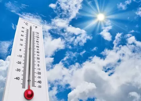 Las altas temperaturas se sienten con fuerza en la ciudad, generando jornadas calurosas y recomendaciones de cuidado ante la exposici�n al sol.