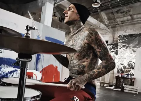 Internaron de urgencia a Travis Barker, baterista de Blink 182 y esposo de Kourtney Kardashian.