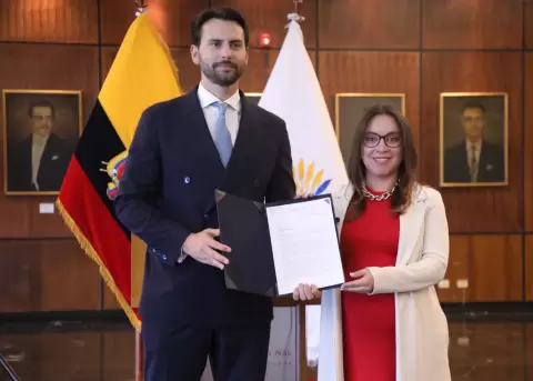Asamble�sta Mishel Mancheno, Presenta Proyecto de Ley Antimafias.