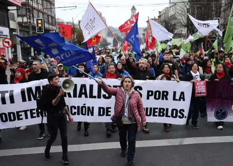 Manifestaci�n a las afueras del Congreso Nacional durante el primer discurso de Presidente de Chile, Jos� Antonio Kast, en Valpara�so.